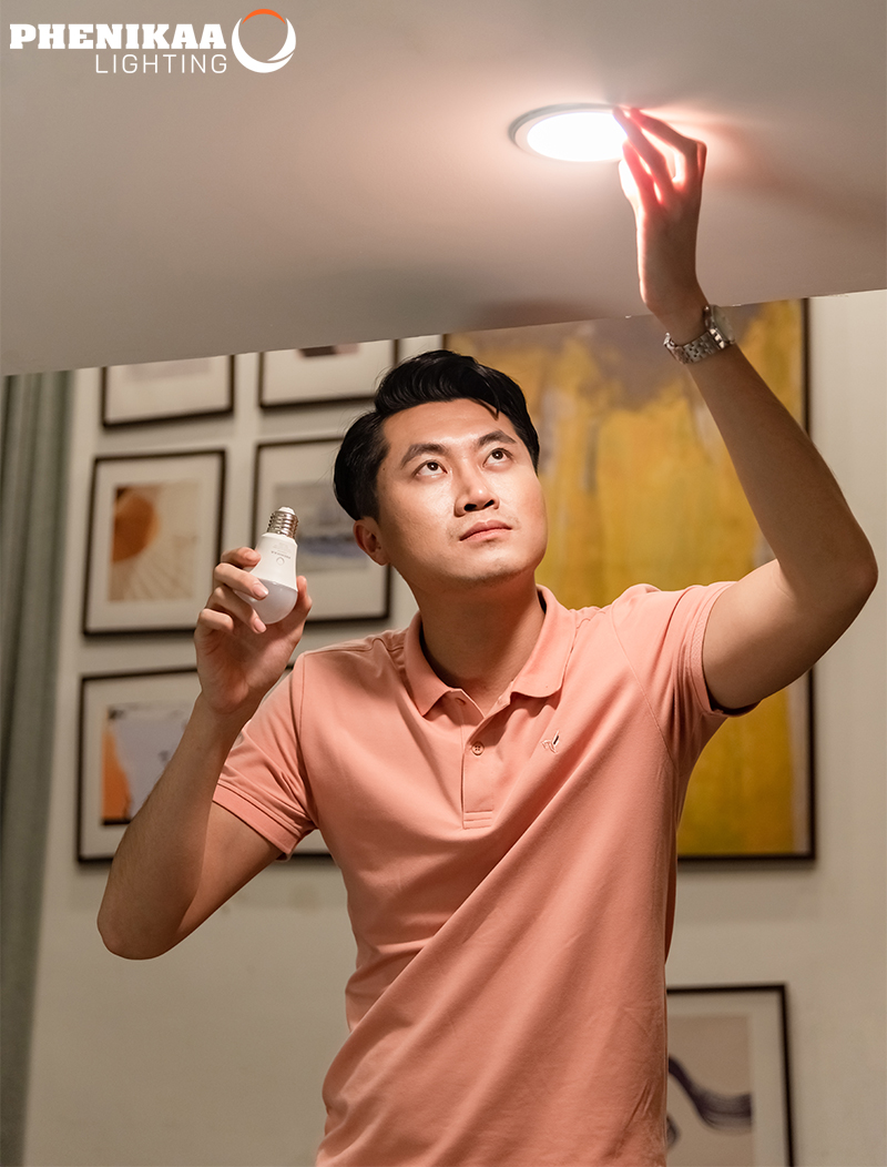 Khi lắp đặt đèn LED cần để tay khô ráo